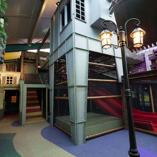 Speelstructuur en power tower speeltuin KidsWonderland
