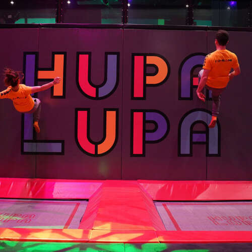 Trampolinepark Walking Wall en high performance trampolines van ELI Play