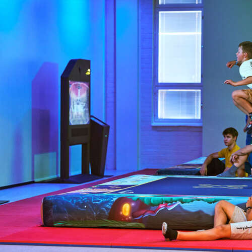 Valo Jump game with airtrack ELI Play