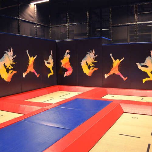 High performance trampolines en walk wall