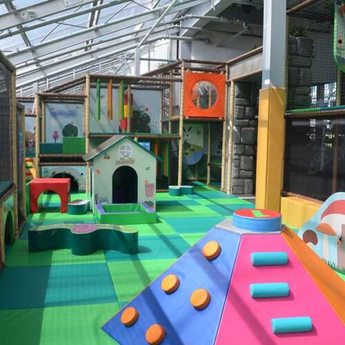 Binnenspeeltuin en soft play tuincentrum Plantorama Taastrup - ELI Play