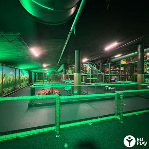 Kart track binnenspeeltuin Monkey Town Den Haag